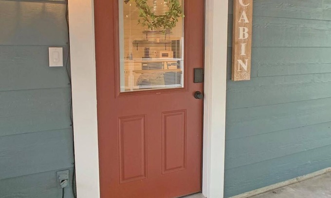 Weatherford Cabina | Centrally Located Urban Cabin 1Bedroom KING bed