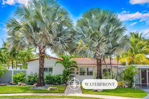 South New River Isles Casa | Centrally located Heated Pool Riverside View Access Citrus Key H0MES