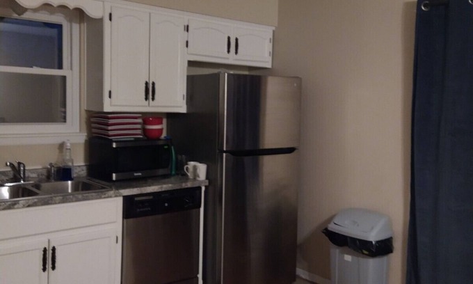 Independence Casa | Centrally located Townhouse close to Cable Dahmer Arena and Independence mall..