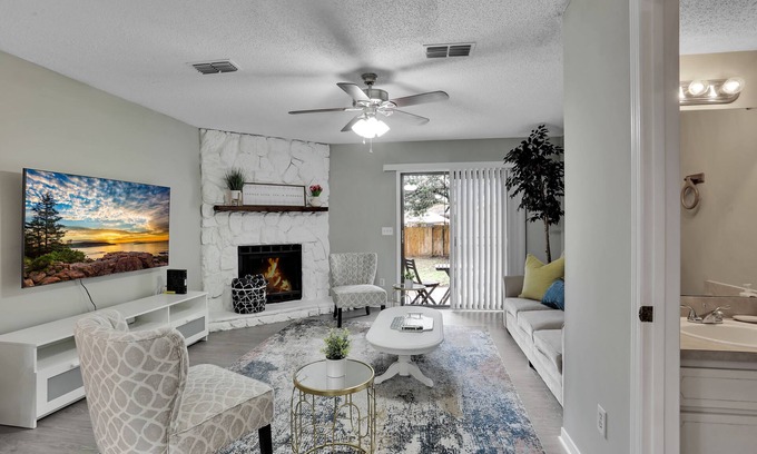 Arlington Casa | Centrally located, Cozy Family Friendly Home.