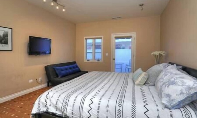 Oak Park Apartamento | Location-Central Retreat with A/C