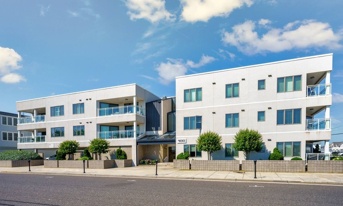 Stone Harbor Condominio | Ubicado en el centro de Stone Harbor, frente a la playa ya 1 cuadra del centro comercial, restaurantes y lugares de entretenimiento.
