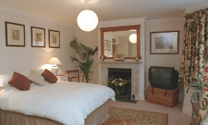 Kennington Apartamento | Centrally located, well equipped, stylish self contained flat.