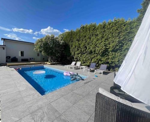 Eskilstuna Casa | Centralt boende, pool, nära till natur & våtmark