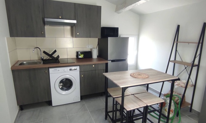Carces Apartamento | Centre Village Provence Verte, Appartement 2 Pièces, Lumineux et Cosy