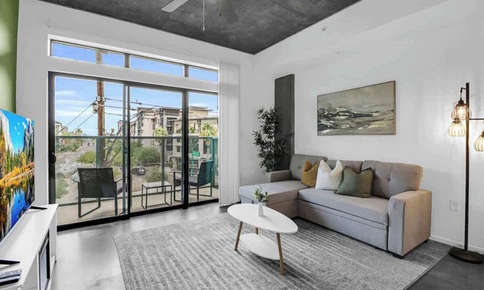 Evans Churchill Apartamento | Centric 1BR In HEART of DTPHX Free Parking + Pool
