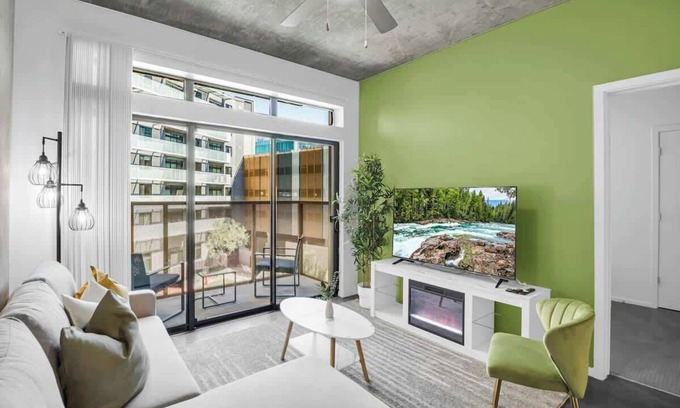 Evans Churchill Apartamento | Centric 2BR In HEART of DTPHX Free Garage Parking