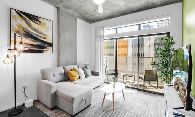 Evans Churchill Apartamento | Centric 2BR In HEART of DTPHX Free Garage Parking