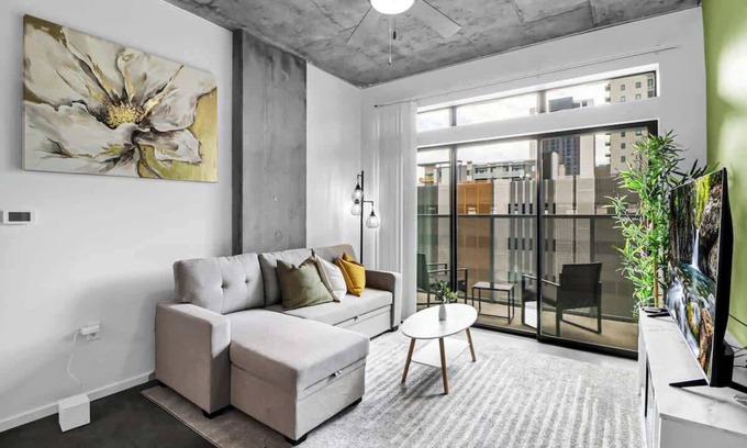 Evans Churchill Apartamento | Centric 2BR In HEART of DTPHX Free Garage Parking