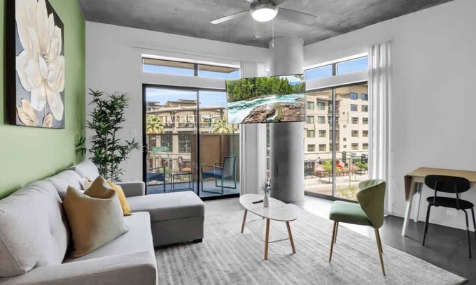 Evans Churchill Apartamento | Centric 3BR In HEART of DTPHX Pool+Free Parking