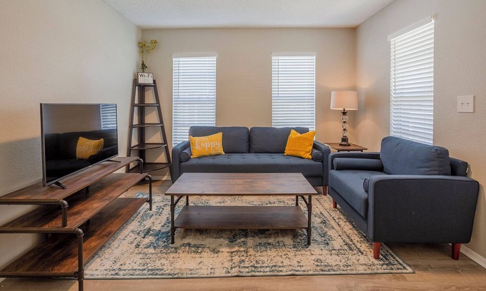 Ybor City Casa | Centro Ybor Twin Duplexes with 6 Bedrooms!