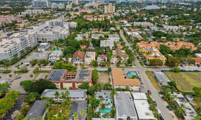 Victoria Park Hotel | CERSEI LANNISTER SUITE at THE KarINN BOUTIQUE HOTEL - Downtown Ft Lauderdale 6