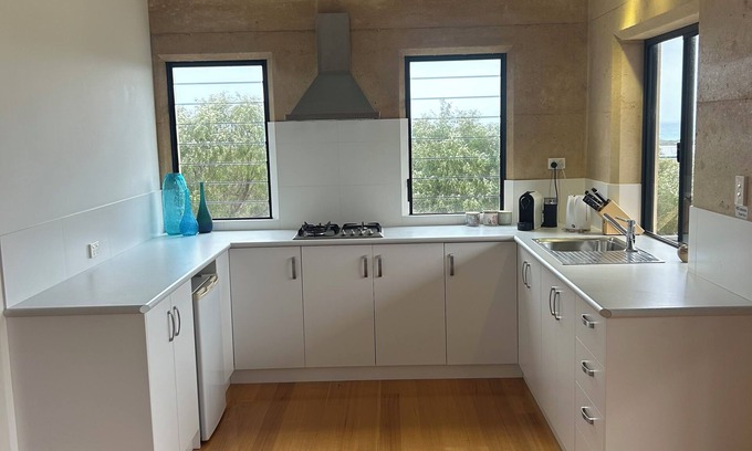Gnarabup Apartamento | Cevue Sunsets is a beautiful apartment with breathtaking ocean views.