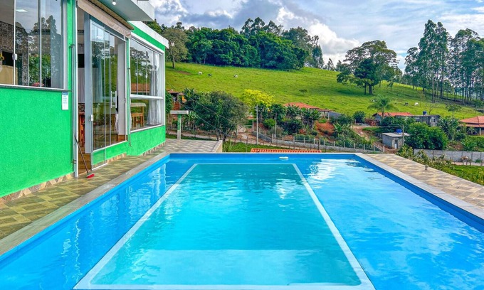Extrema Casa | Chácara com WiFi, piscina,churrasqueira e conforto