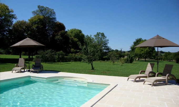 Charly Otro | Château Charly: Vacances de Luxe Dans la Loire