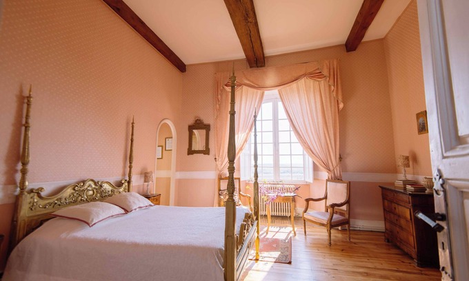 Goudourville Otro | Château de Goudourville 13th century, private, sleeps 30, swimming pool, reception area