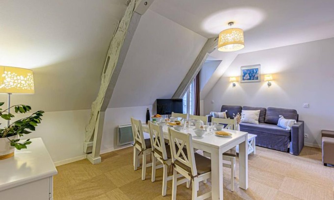 Baden Apartamento | Château De Kergonano, by Interhome