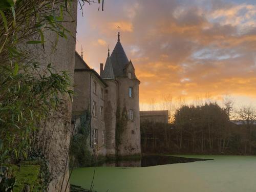 Saint-Hilaire-de-Loulay Cama Y Desayuno | Château de la Preuille Bed & Breakfast