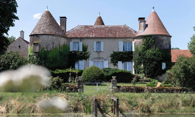 Fontangy Otro | Château de Montagnerot with swimming pool