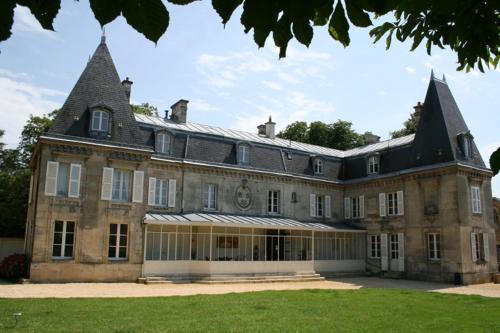 Machemont Cama Y Desayuno | Château de Roberville