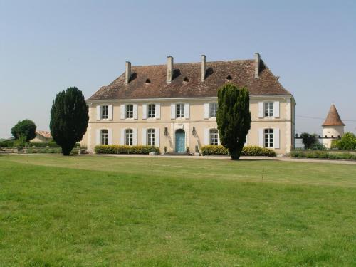 Cherval Cama Y Desayuno | Château du Bourbet