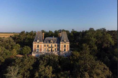 Fajolles Apartamento | Château Stay – 1BR 4P with Pool & Park Access
