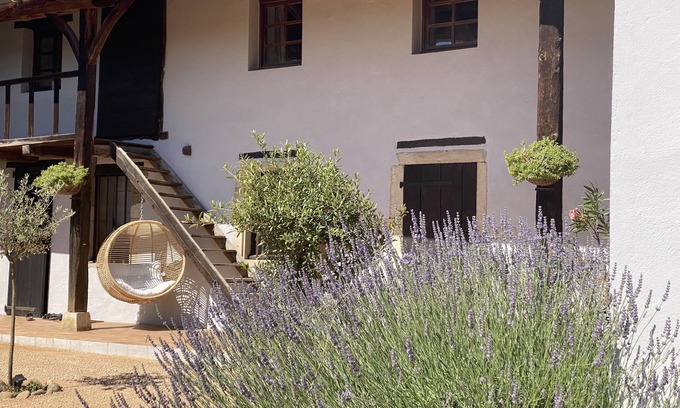 Saint-Etienne-sur-Chalaronne Casa | Charming house with swimming pool