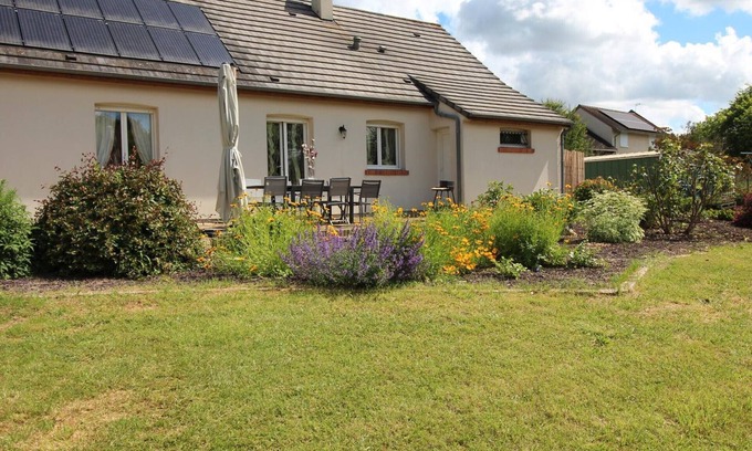 Valencisse Cabaña | Casa rural en Valencisse: Ideal para familias, con jardín, wifi, aparcamiento y mascotas bienvenidas.