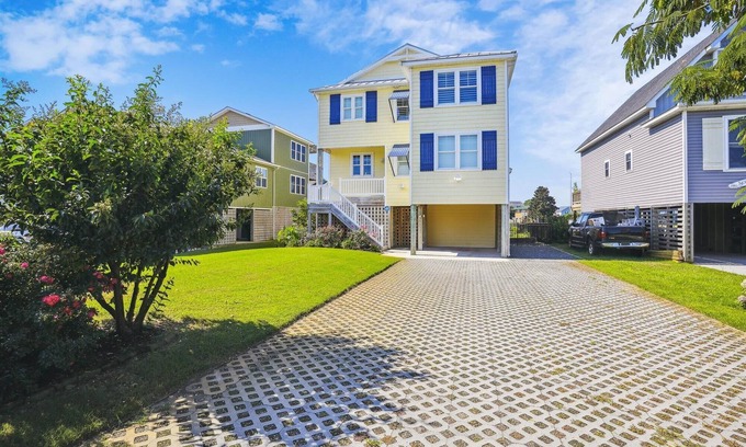 Colington Harbour Casa | CH219C- Beautiful Canal front - Kill Devil Hills - Saturday Check In!