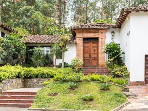 Alejandria Casa | CH51 Colonial Charm Villa at El Poblado Jacuzzi