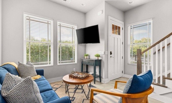Hadley - Washington Condominio | CH7 ~ Clean Townhouse Near Downtown ~ 2 Miles to Broadway ~ Ensuite Bathrooms ~ Free Parking