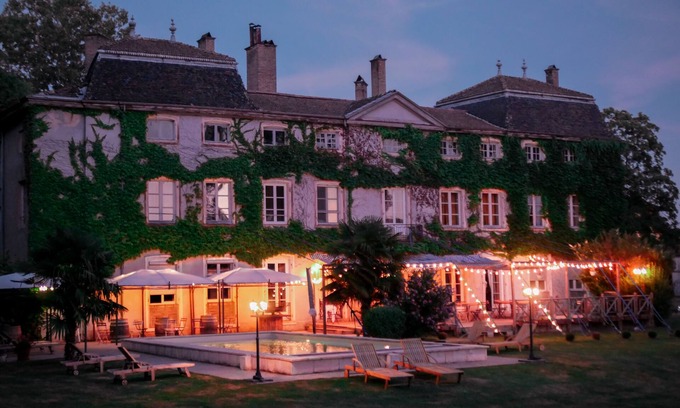 Saint-Didier-sur-Chalaronne Otro | Château de Challes and Maison de Domaine with more than 30 beds