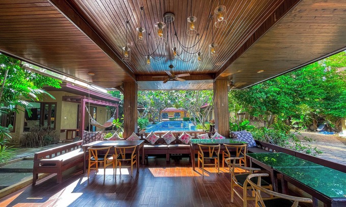Pak Nam Pran Hotel | Chaan Mai Hom