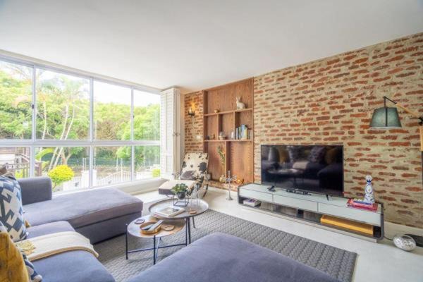 Essenwood Casa | CHAKA CHAKA