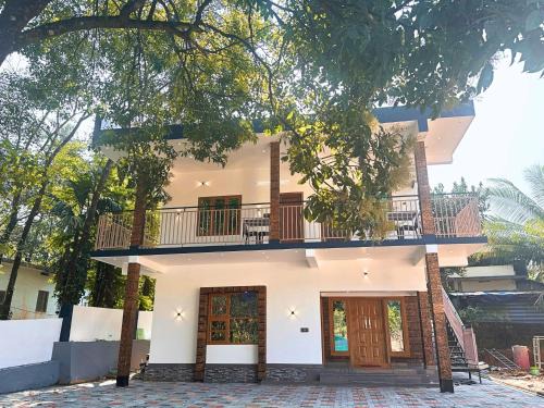 Athirapally Casa | Chakkantharas Premium Villa