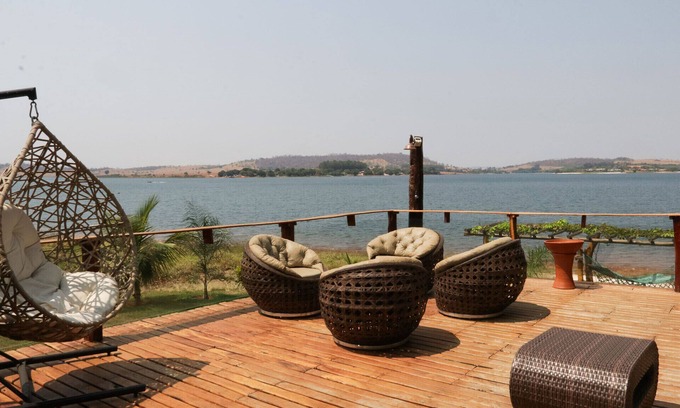 Delfinopolis Chalet De Esquí | Chalé com vista e acesso ao Rio Grande - MG