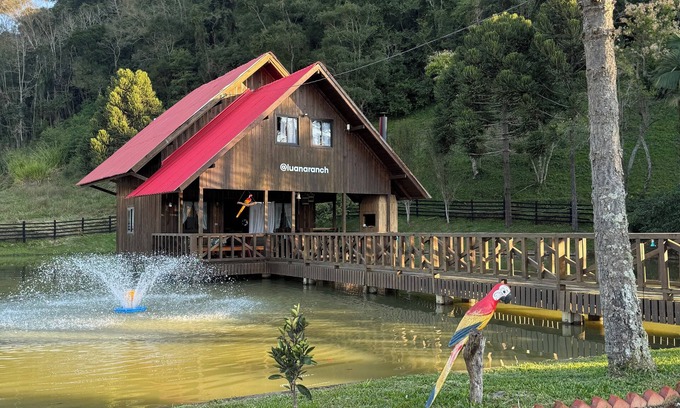 Leoberto Leal Chalet De Esquí | Chalé Dentro da Lagoa, Ambiente Silencioso em Meio a Natureza, Porém no Centro