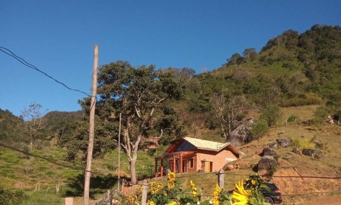 Sapucai-Mirim Chalet De Esquí | Chalé Jacarandá - Hidro, Lareira, Natureza e Mais