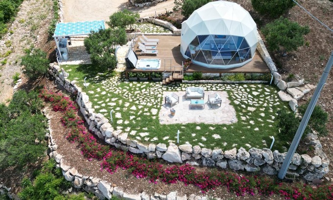 Castellammare del Golfo Villa | Chalet 'Dome On The Hill with Jacuzzi' con vistas al mar, Wi-Fi y aire acondicionado