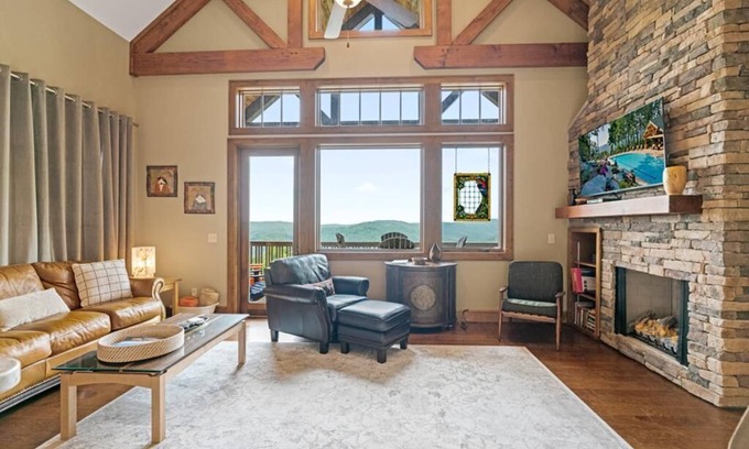 Boone Condominio | Chalakee Lodge C531- Mountain View, Gated Resort, Indoor/Outdoor Pools and Hot Tub, Fitness Area,...
