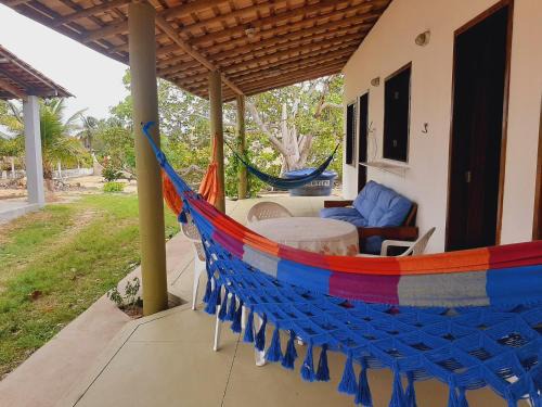 Pacatuba Casa | CHALE PERTO DA PRAIA COM DUAS SUITES E VARANDAO