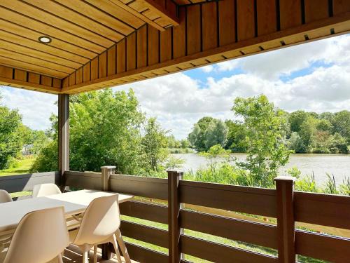 Sint Maarten Chalet De Esquí | Chalet 503a op Recreatiepark De Wielen