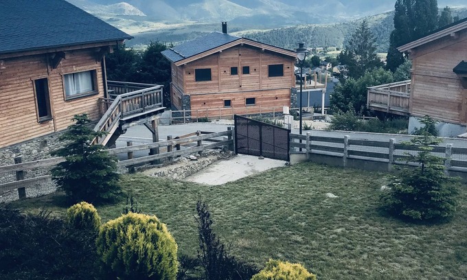 Font-Romeu-Odeillo-Via Chalet De Esquí | Chalet Avec Jardin, a 50 Mètres du bus des Pistes