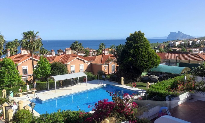 San Roque Casa | ADOSADO DE ENSUEÑO EN LA ALCAIDESA PLAYA CASA MARELA