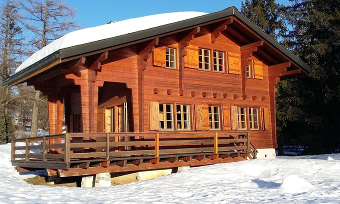 Lens Chalet De Esquí | Chalet todo en madera, naturaleza, encanto loco, a 1,5 km de Crans Montana.