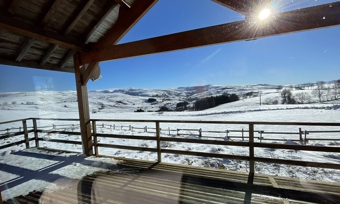 Montgreleix Chalet De Esquí | Chalet au Calme Avec vue sur les Monts du Cézallier