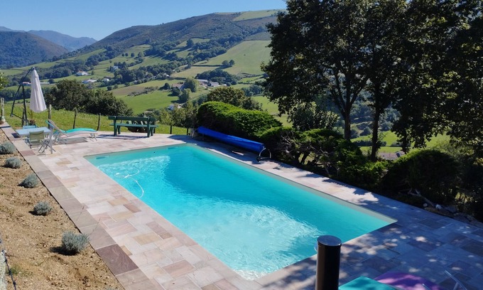 Itxassou Chalet De Esquí | Chalet Avec vue Magnifique sur les Montagnes Basques, à 3 Minutes Despelette