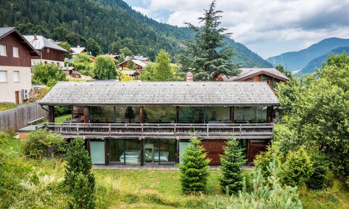 Essert-Romand Chalet De Esquí | Chalet 'Bella' con vistas a la montaña, terraza privada y Wi-Fi