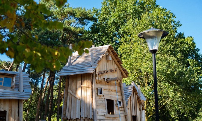 Municipality of Veldhoven Chalet De Esquí | Chalet by Pond in Eindhoven Holiday Park