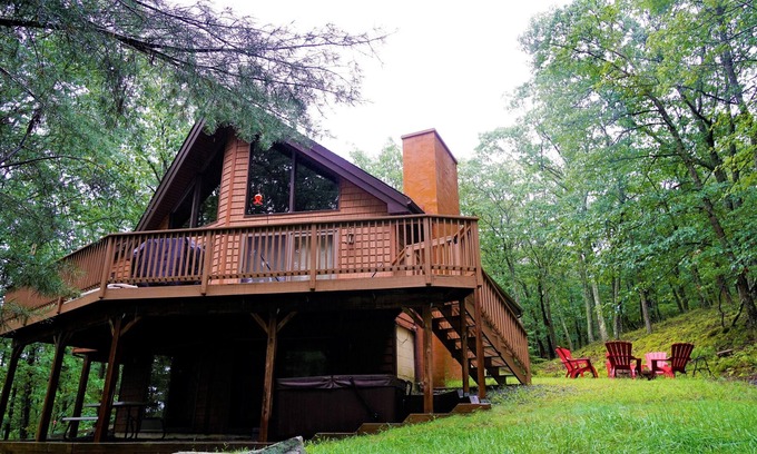 Greentown Chalet De Esquí | NUEVO Pocono Mnts Chalet Cabin-Lake Wallenpaupack-Hot Tub-Firepit-Pool Tbl-Privacy